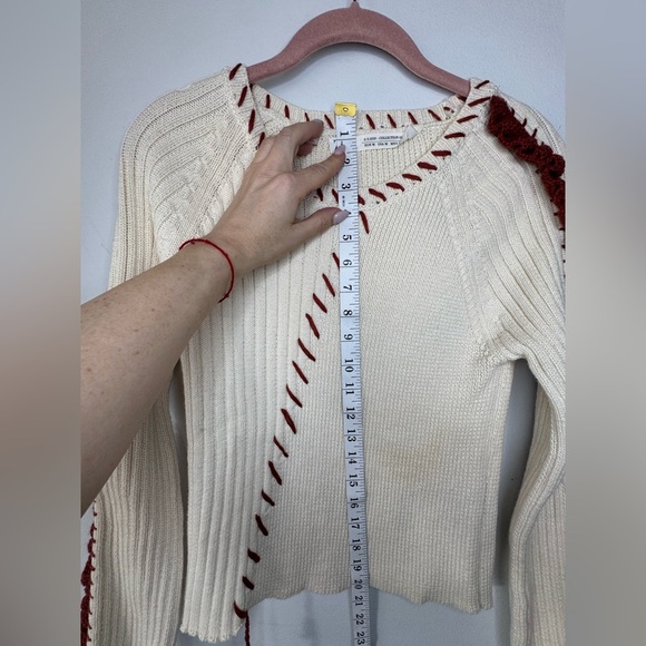 Zara Cream and Red Crew Neck Sweater with Ribbed Texture - Picture 12 of 17
